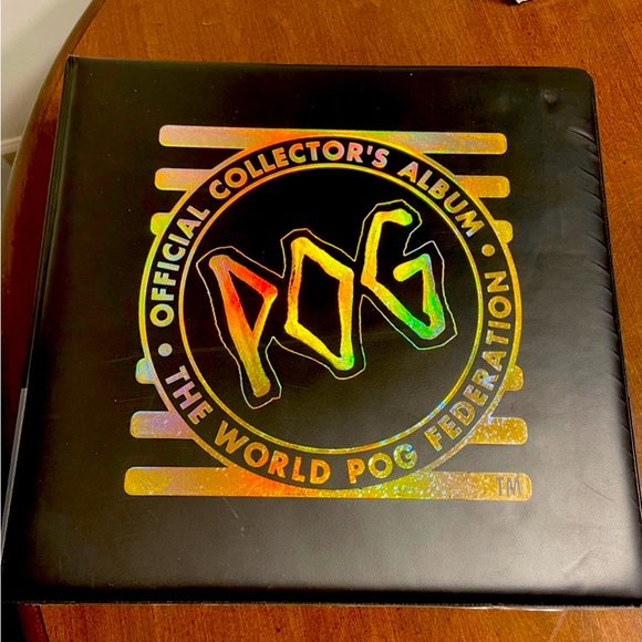 Official Pog binder - Picture 1 of 3